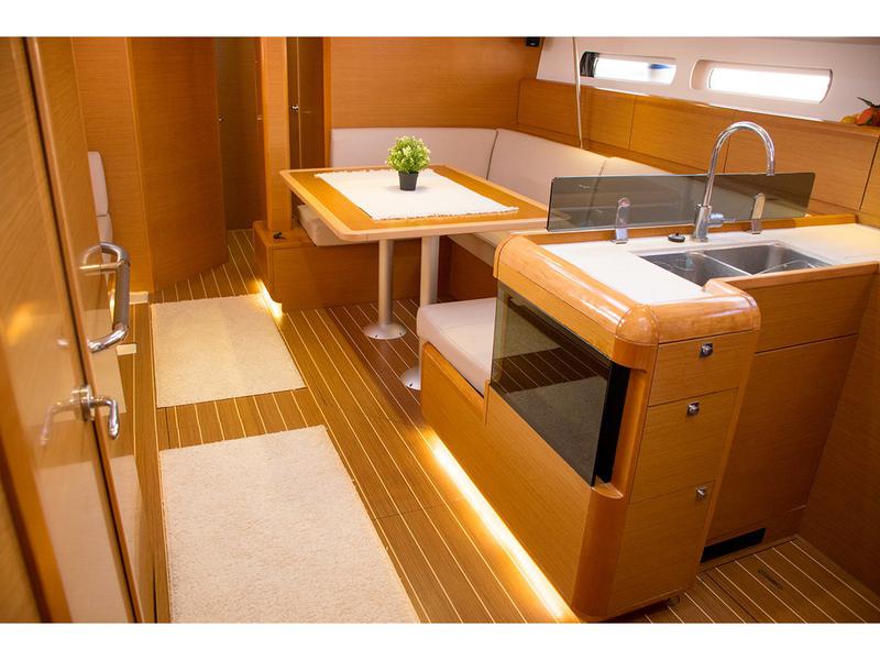 Book yachts online - sailboat - Sun Odyssey 439 - Thales - rent