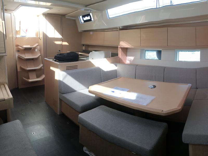 Book yachts online - sailboat - Bavaria C45 - Red Horizon - rent