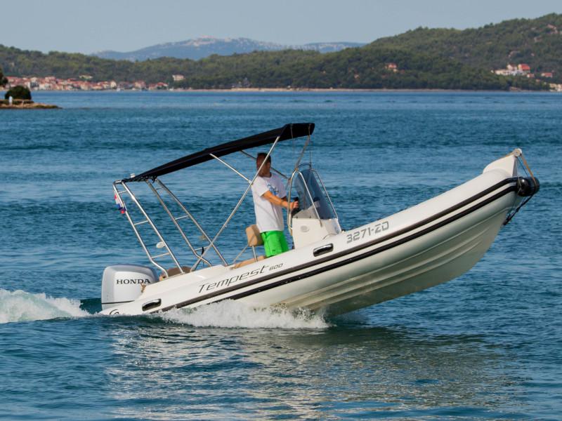 Book yachts online - motorboat - TEMPEST 600 + Honda 115 - CAPELLI - rent
