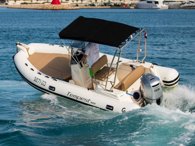 Book yachts online - motorboat - TEMPEST 600 + Honda 115 - CAPELLI - rent