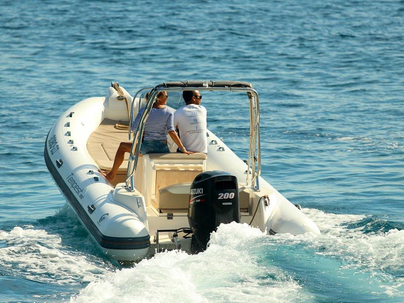 Book yachts online - motorboat - TEMPEST 650 + Suzuki 200 - CAPELLI - rent