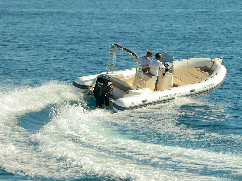 Book yachts online - motorboat - TEMPEST 650 + Suzuki 200 - CAPELLI - rent