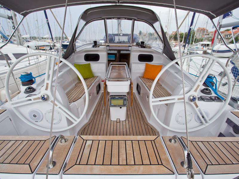 Book yachts online - sailboat - Elan 394 Impression - TIME OUT - rent