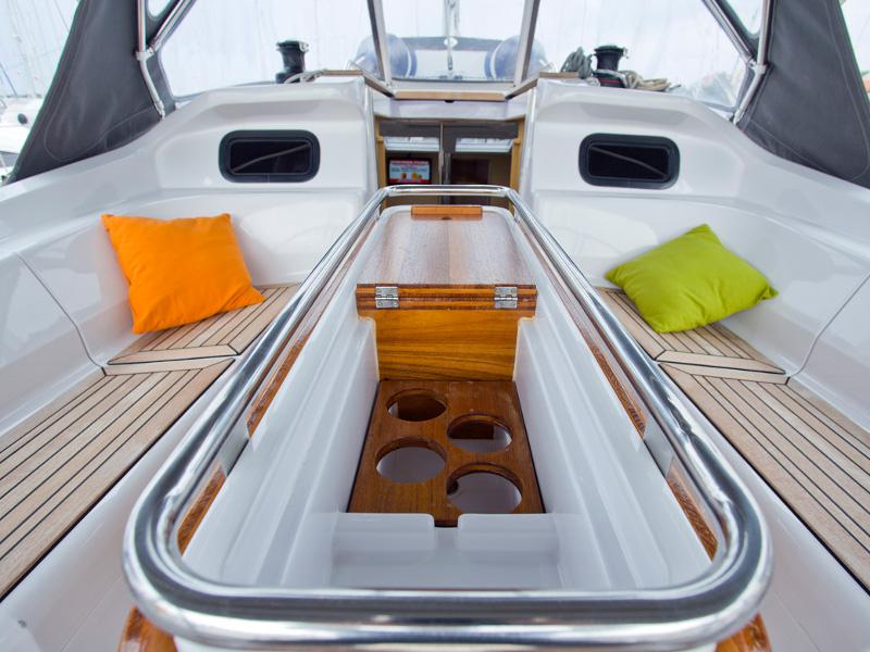 Book yachts online - sailboat - Elan 394 Impression - TIME OUT - rent