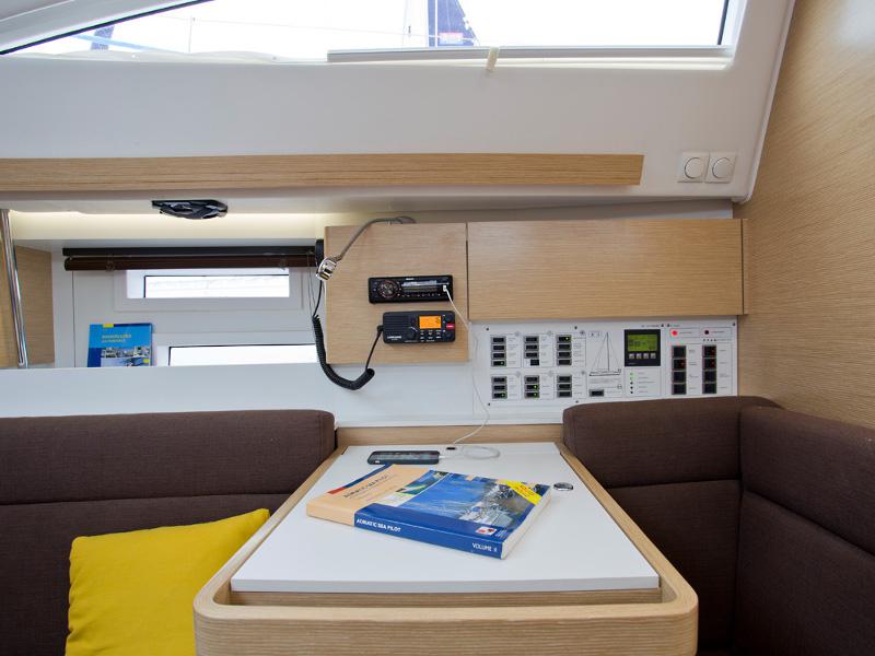 Book yachts online - sailboat - Elan 394 Impression - TIME OUT - rent