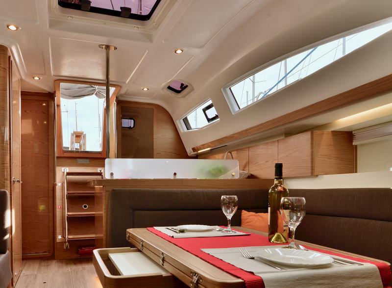 Book yachts online - sailboat - Elan 40 Impression - HULK - rent