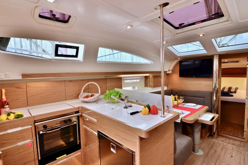 Book yachts online - sailboat - Elan 40 Impression - HULK - rent