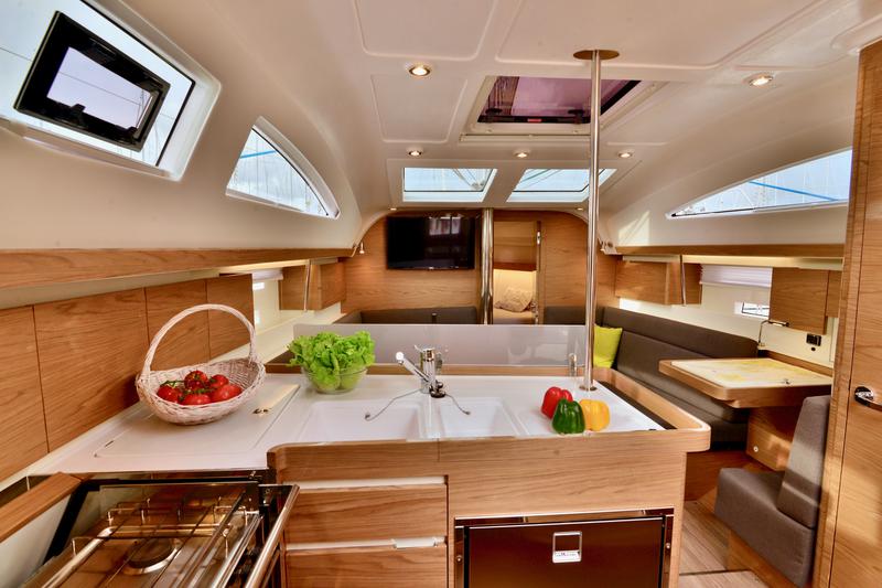 Book yachts online - sailboat - Elan 40 Impression - HULK - rent