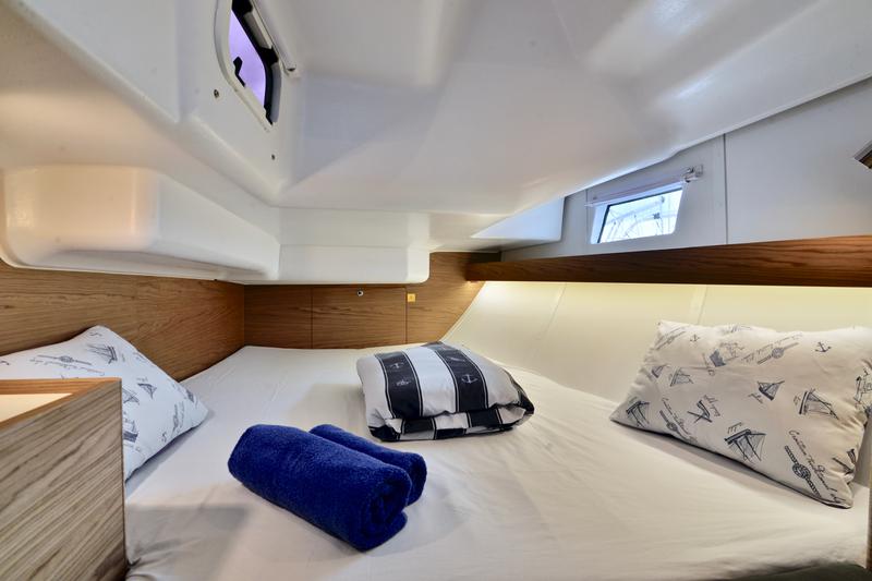 Book yachts online - sailboat - Elan 40 Impression - BLACK PANTHER - rent