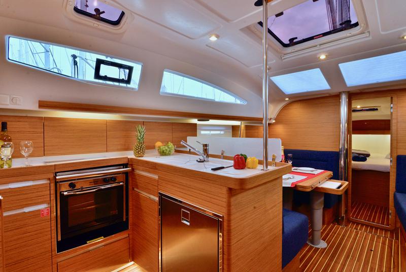 Book yachts online - sailboat - Elan 40 Impression - BLACK PANTHER - rent