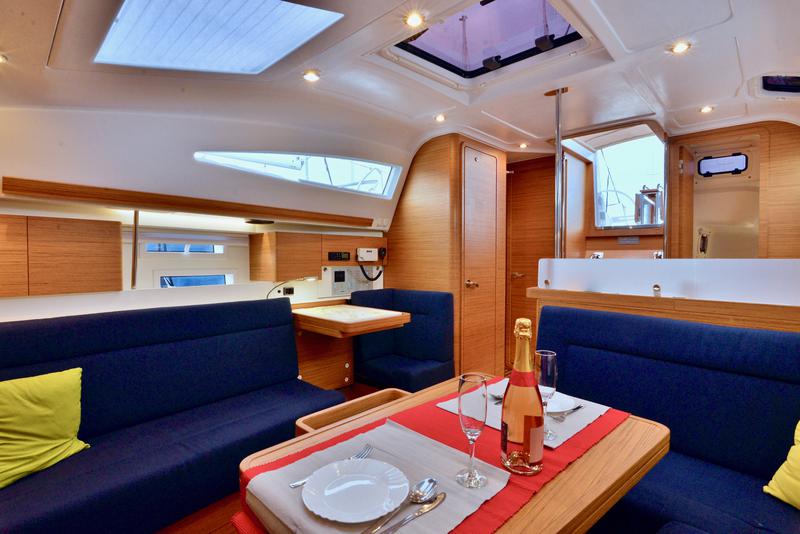 Book yachts online - sailboat - Elan 40 Impression - BLACK PANTHER - rent