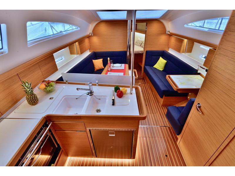 Book yachts online - sailboat - Elan 40 Impression - BLACK PANTHER - rent