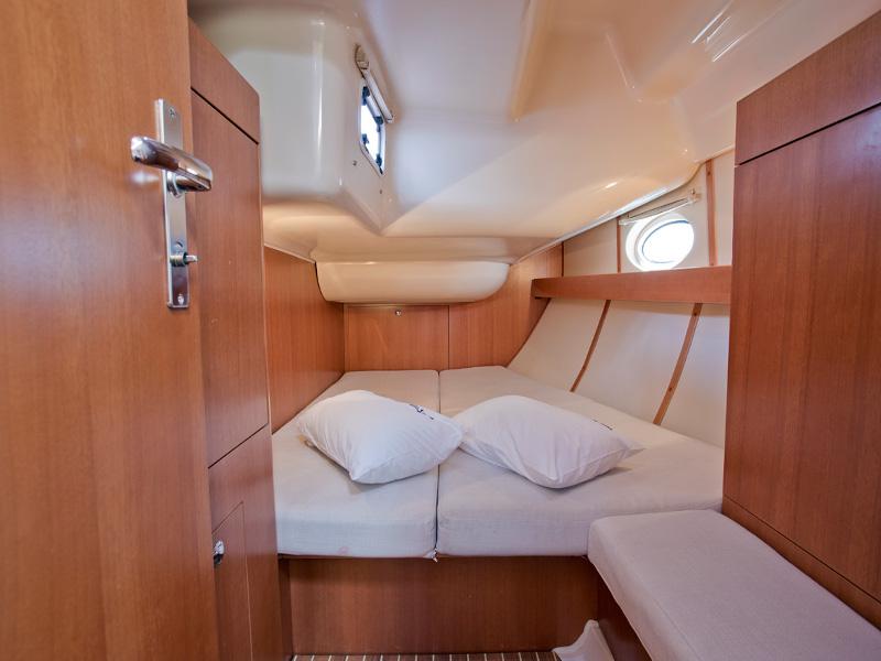 Book yachts online - sailboat - Elan 434 Impression - EMA BLUE - rent
