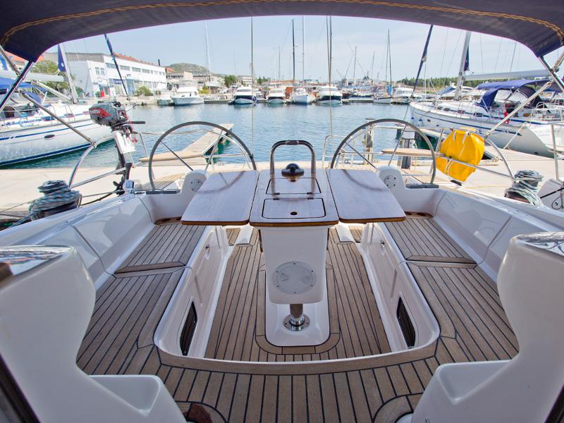 Book yachts online - sailboat - Elan 434 Impression - EMA BLUE - rent