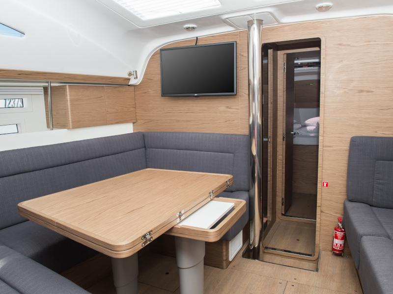 Book yachts online - sailboat - Elan 45 Impression - LUCIKA - rent