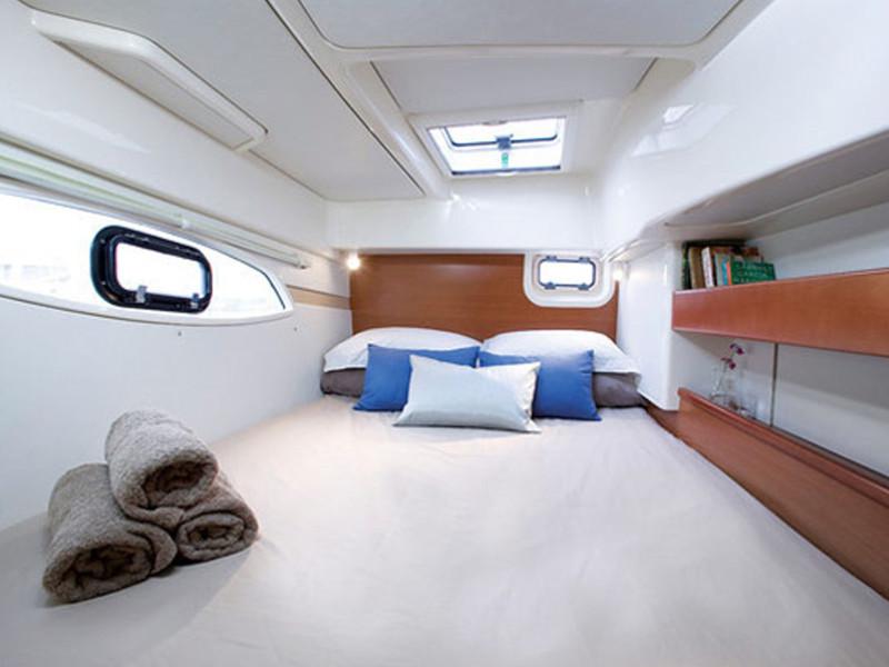 Book yachts online - catamaran - Leopard 384 - Miriam - rent