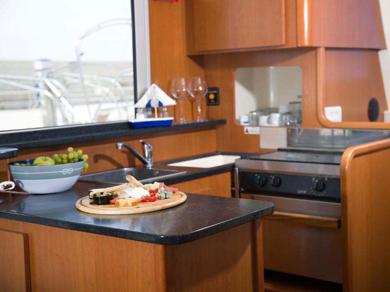 Book yachts online - catamaran - Leopard 384 - Miriam - rent