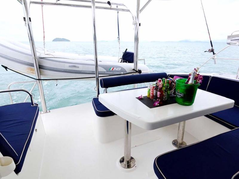 Book yachts online - catamaran - Leopard 384 - Miriam - rent