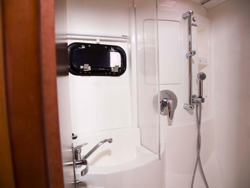 Book yachts online - catamaran - Leopard 384 - Miriam - rent