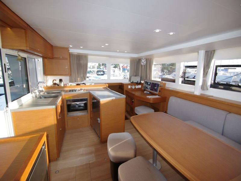 Book yachts online - catamaran - Lagoon 450  Flybridge - Marisol - rent