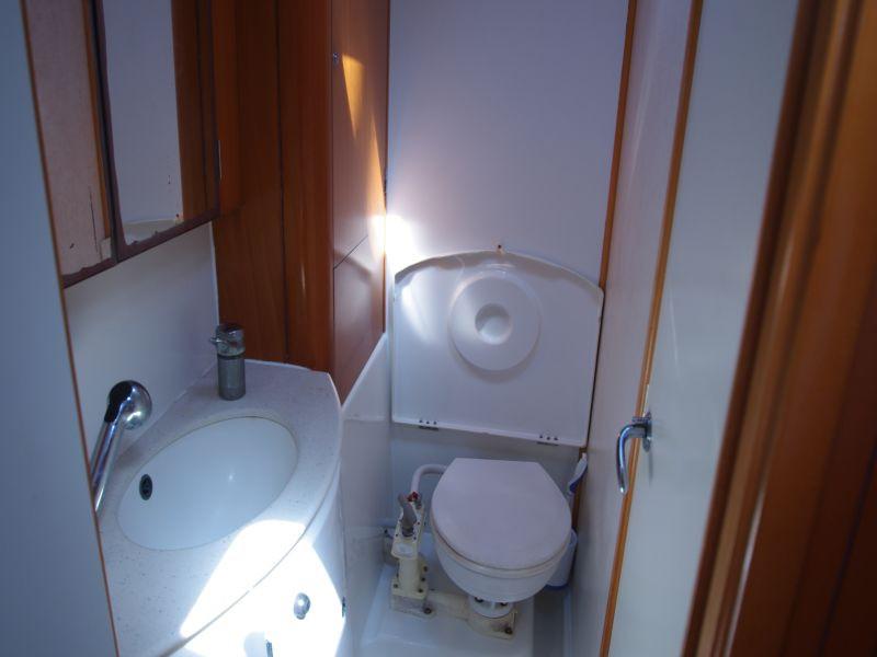 Book yachts online - catamaran - Lagoon 440 - Victoria - rent