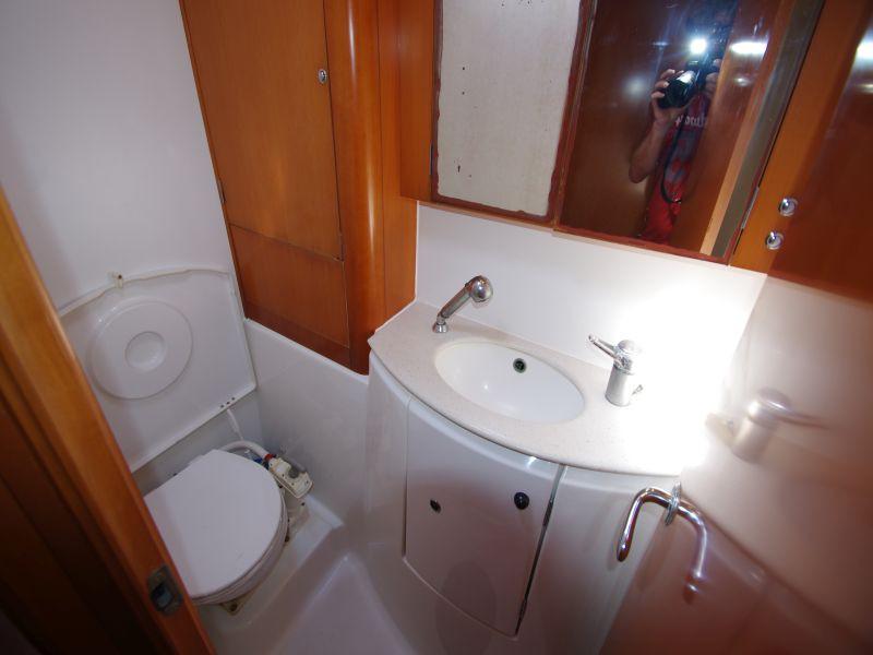 Book yachts online - catamaran - Lagoon 440 - Victoria - rent
