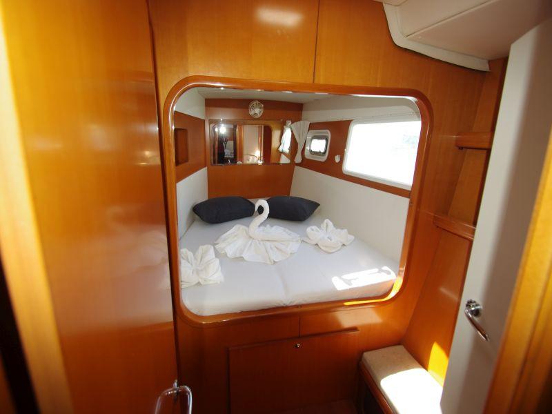 Book yachts online - catamaran - Lagoon 440 - Victoria - rent