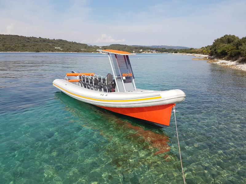 Book yachts online - motorboat - Colnago 27 - Colnago 27 - rent