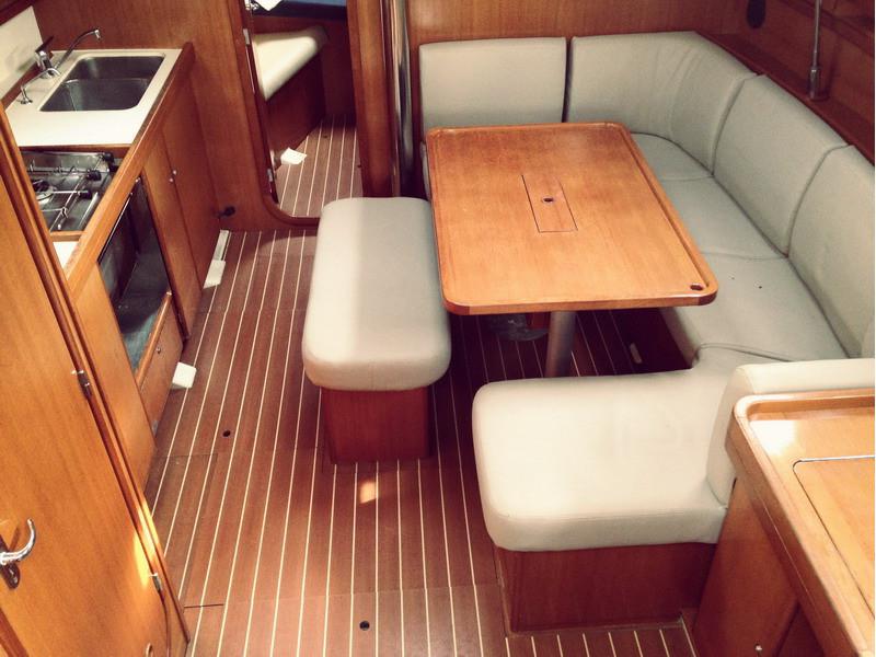 Book yachts online - sailboat - Dufour 385 - Isabella - rent