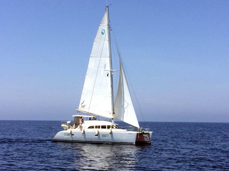 Book yachts online - catamaran - Lagoon 380 - Thalassaki - rent