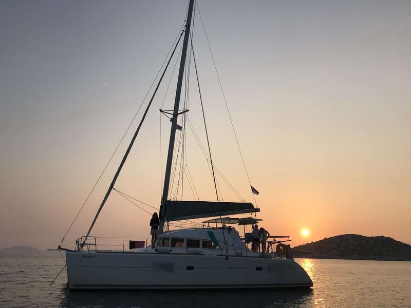 Book yachts online - catamaran - Lagoon 380 - Thalassaki - rent