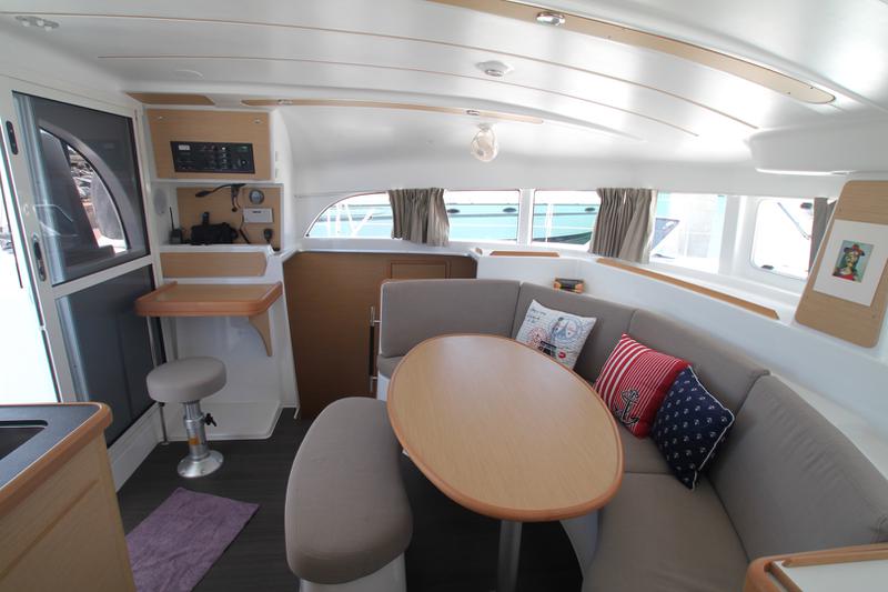 Book yachts online - catamaran - Lagoon 380 S2 - Meridian - rent