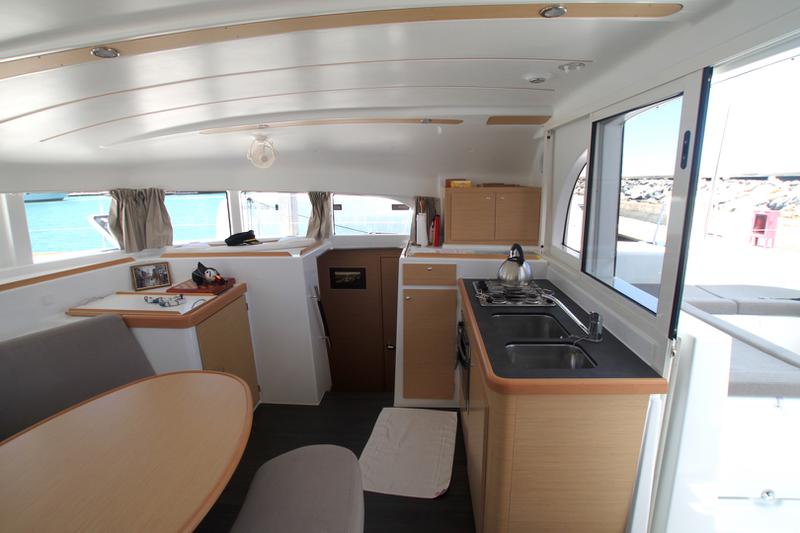 Book yachts online - catamaran - Lagoon 380 S2 - Meridian - rent