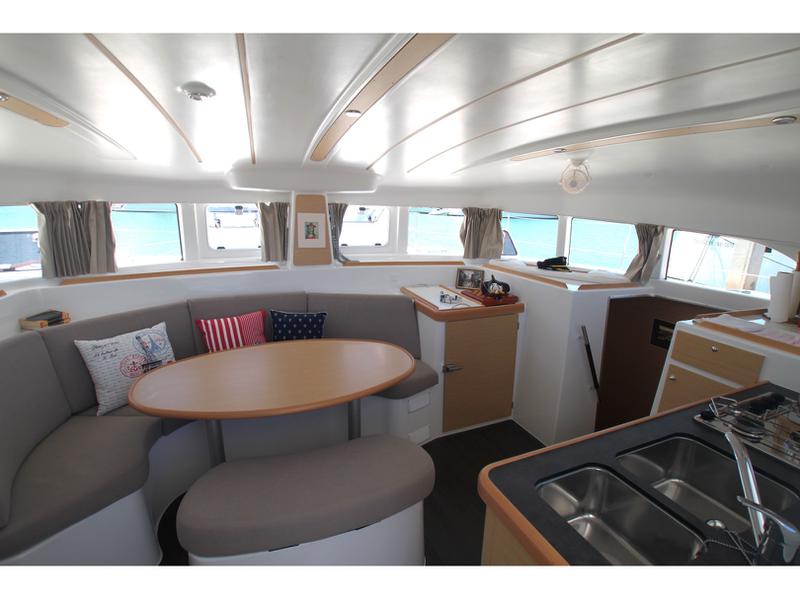 Book yachts online - catamaran - Lagoon 380 S2 - Meridian - rent