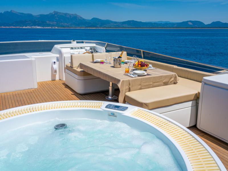 Book yachts online - motorboat - Cantieri di Pisa Akhir 85 - Maestrale - rent