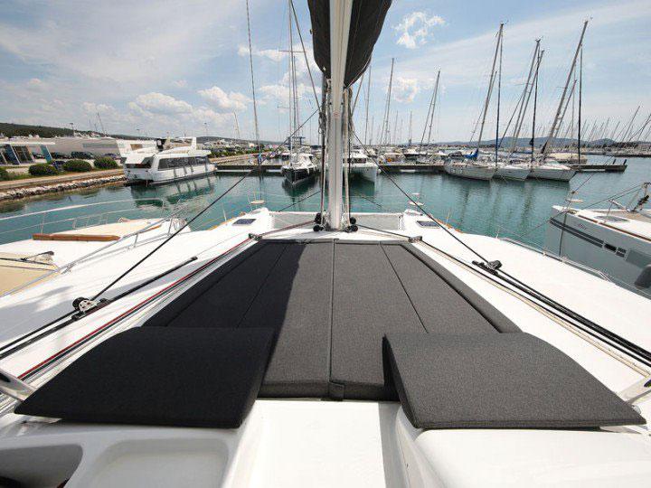 Book yachts online - catamaran - Lagoon 450  Flybridge - Albachiara - rent