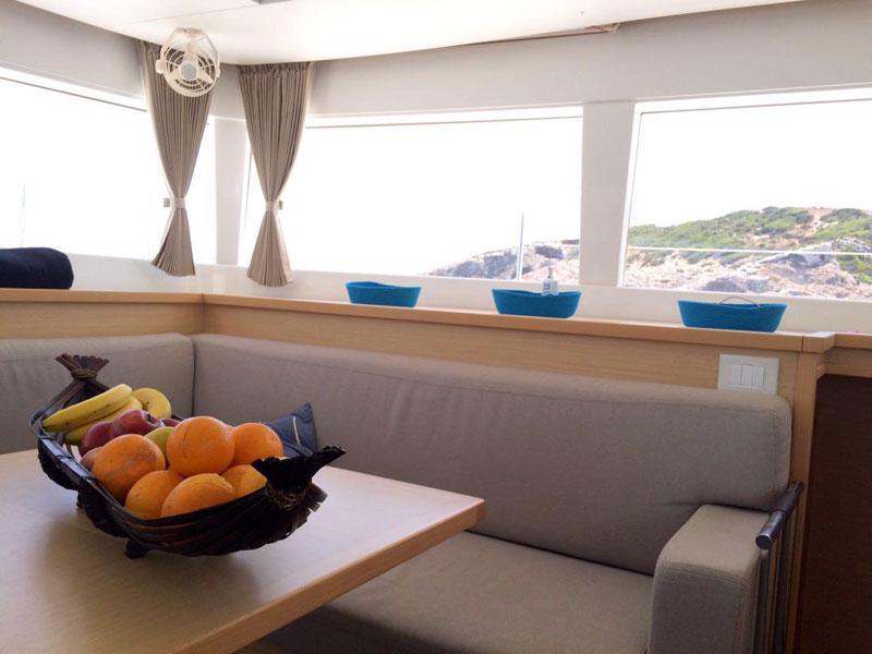 Book yachts online - catamaran - Lagoon 450  Flybridge Owner Version - Madrigal V - rent