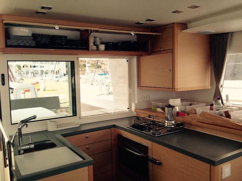 Book yachts online - catamaran - Lagoon 450  Flybridge Owner Version - Madrigal V - rent
