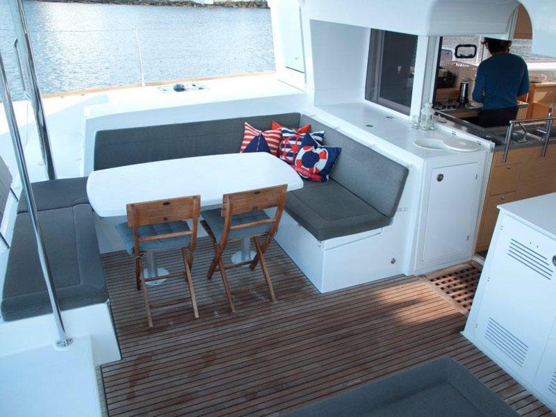 Book yachts online - catamaran - Lagoon 450  Flybridge Owner Version - Madrigal V - rent