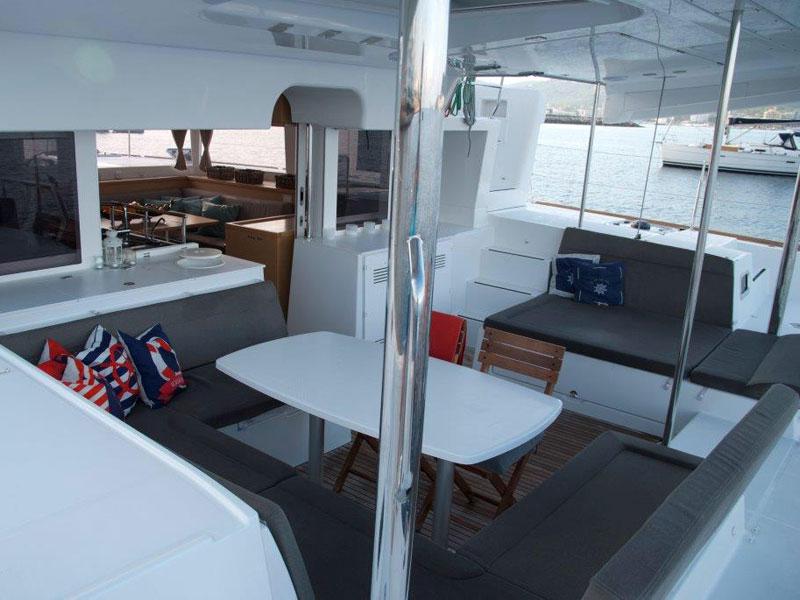 Book yachts online - catamaran - Lagoon 450  Flybridge Owner Version - Madrigal V - rent