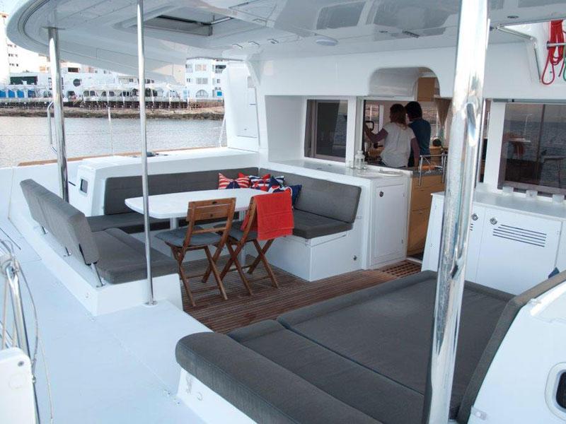 Book yachts online - catamaran - Lagoon 450  Flybridge Owner Version - Madrigal V - rent