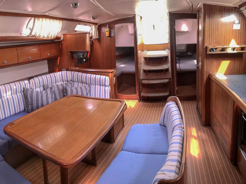 Book yachts online - sailboat - Bavaria 44 - Danai - rent