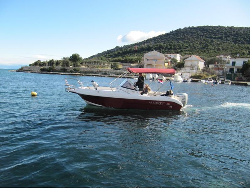 Book yachts online - motorboat - Atlantic 650 - Atlantic 650 WA Suncruiser - rent