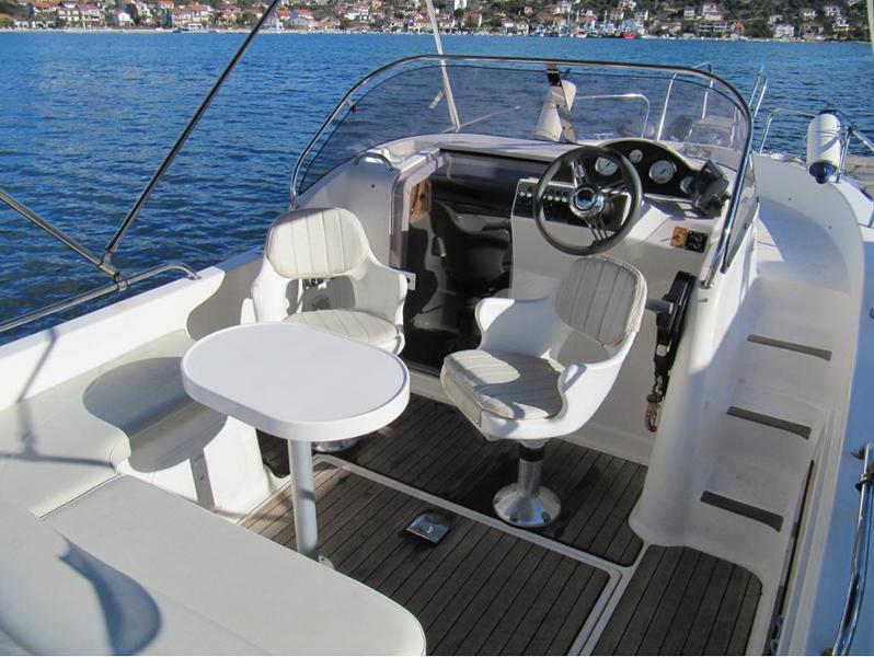 Book yachts online - motorboat - Atlantic 650 - Atlantic 650 WA Suncruiser - rent