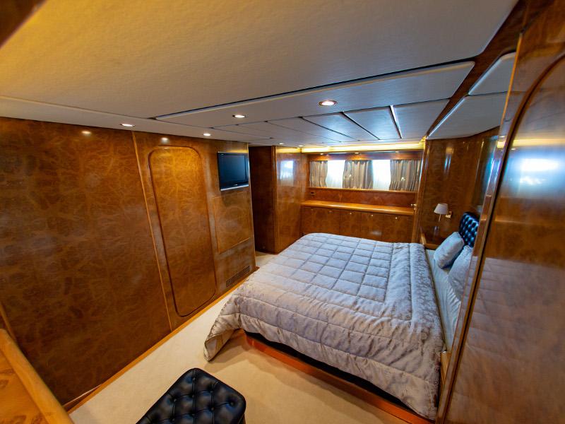 Book yachts online - motorboat - Posillipo Technema 82 - Say Yes - rent