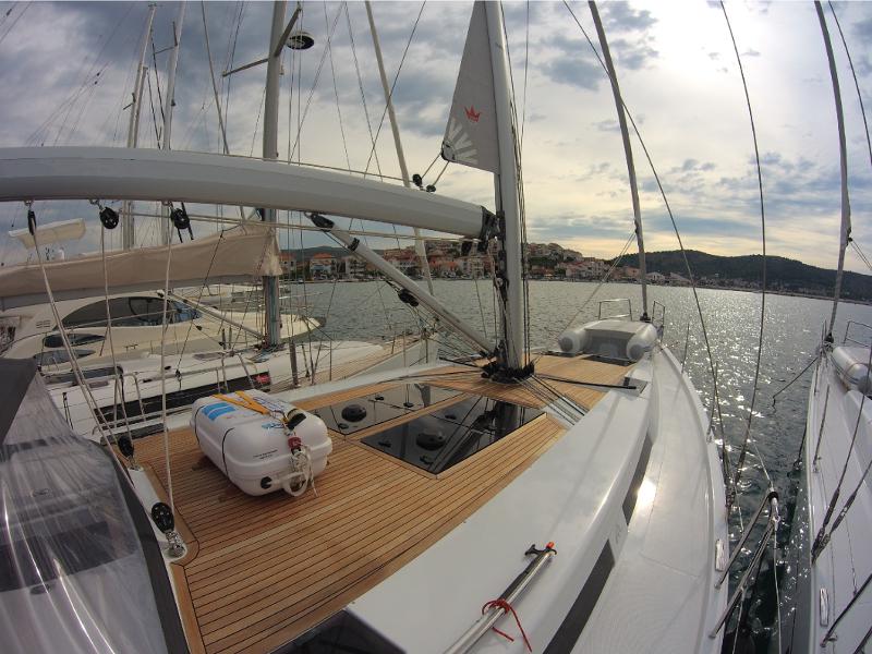 Book yachts online - sailboat - Hanse 455 - Victoria One - rent