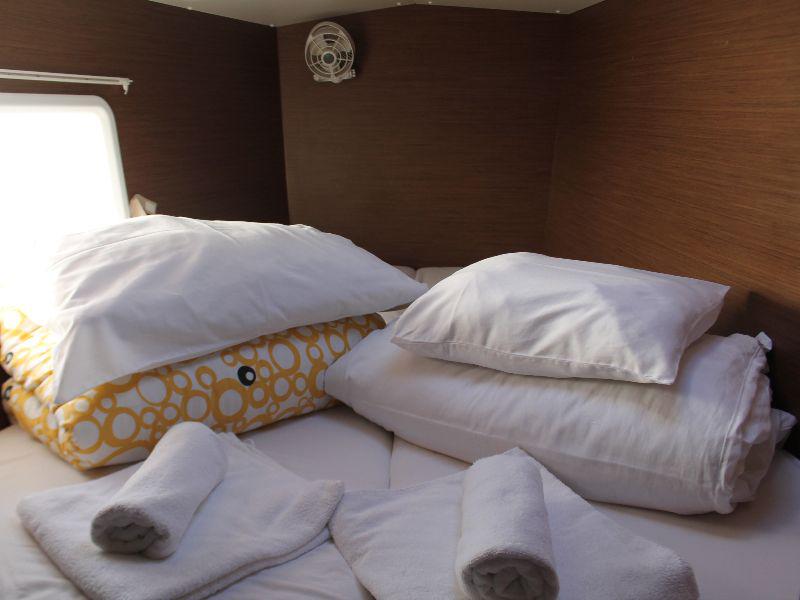 Book yachts online - catamaran - Lagoon 380 - mr. t - rent