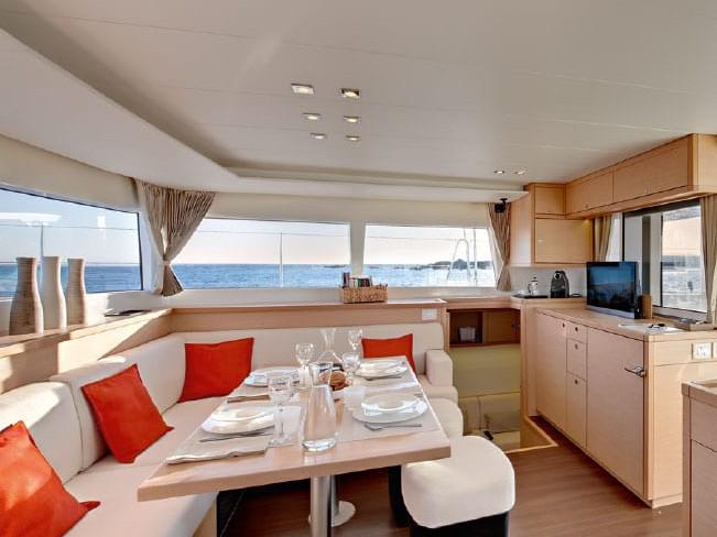 Book yachts online - catamaran - Lagoon 450 Flybridge - dream elli - rent