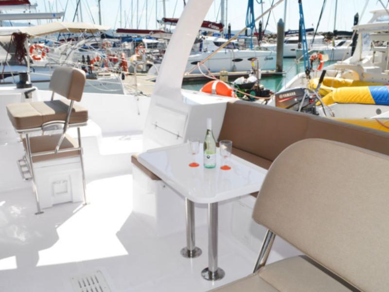 Book yachts online - catamaran - Seawind 1260 - Sonder - rent