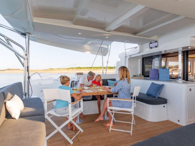 Book yachts online - catamaran - Lagoon 46 - Hearts Desire - rent